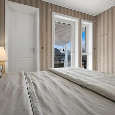 Holiday home Fjord Faleide *