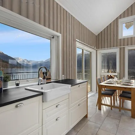 Fjord Faleide * ストリン