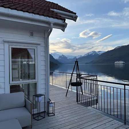 Fjord Faleide 別荘 *