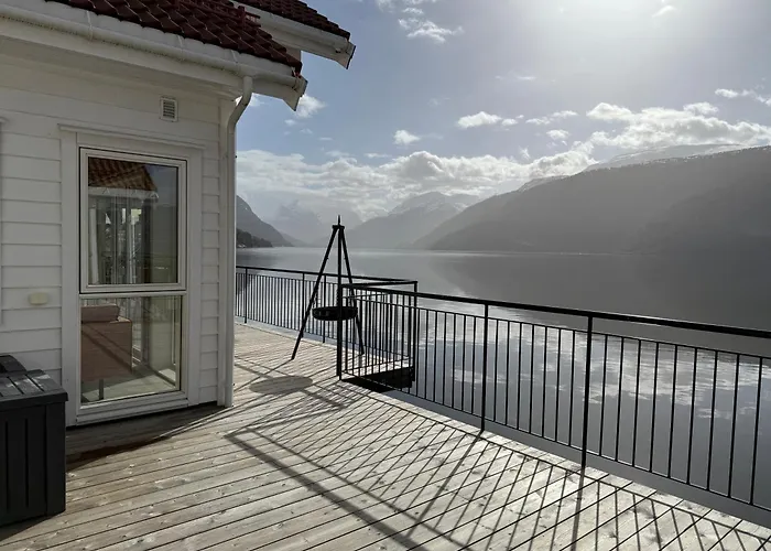 Fjord Faleide 度假居 *