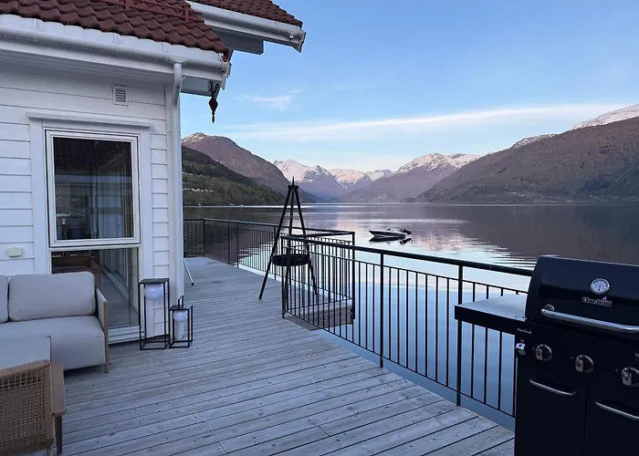 Fjord Faleide * سترين