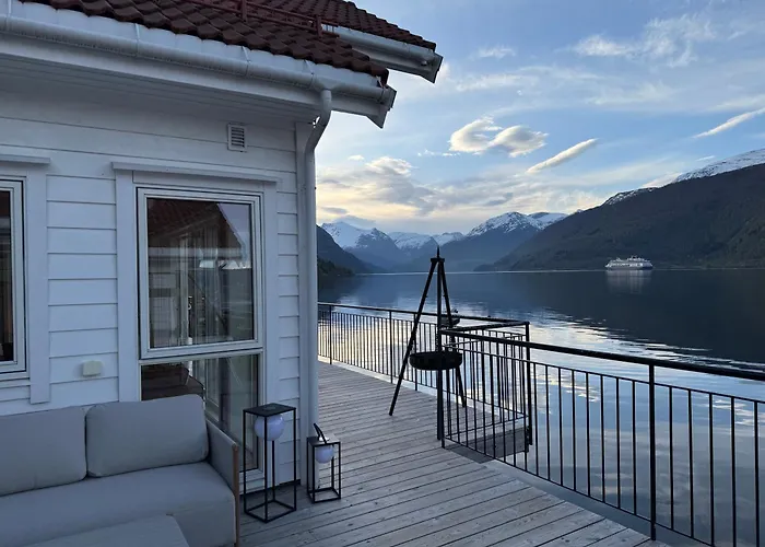 Fjord Faleide 度假居 *